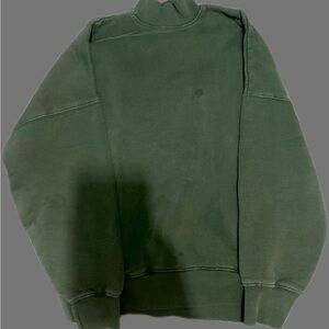 Aritzia forest green bomber sweater. Brand new. Mint condition. High neck